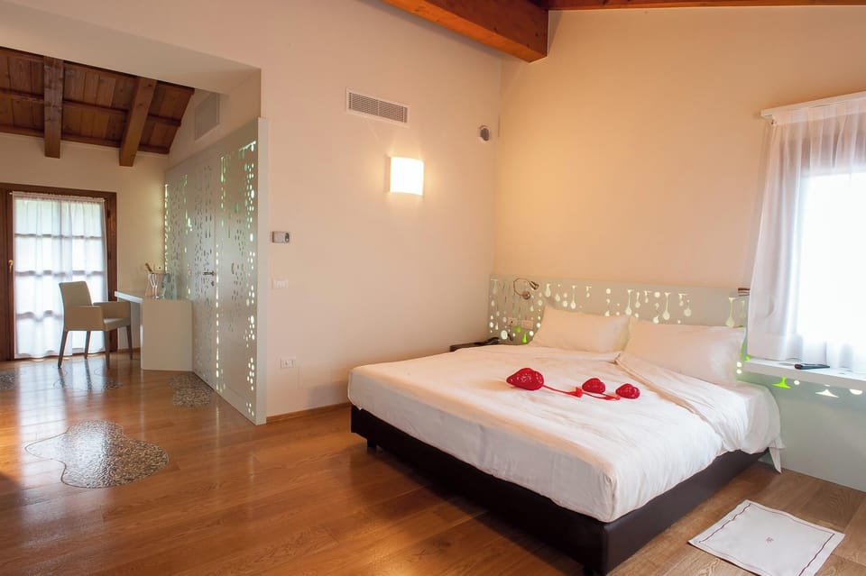 Junior Double Room | In-room safe, free WiFi, bed sheets