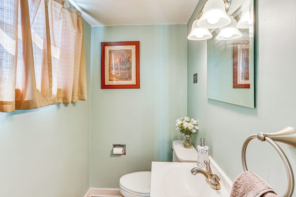 3 Mi to Berkshire Mall: Suburban Stay w/ Yard! Cottage in Pennsylvania