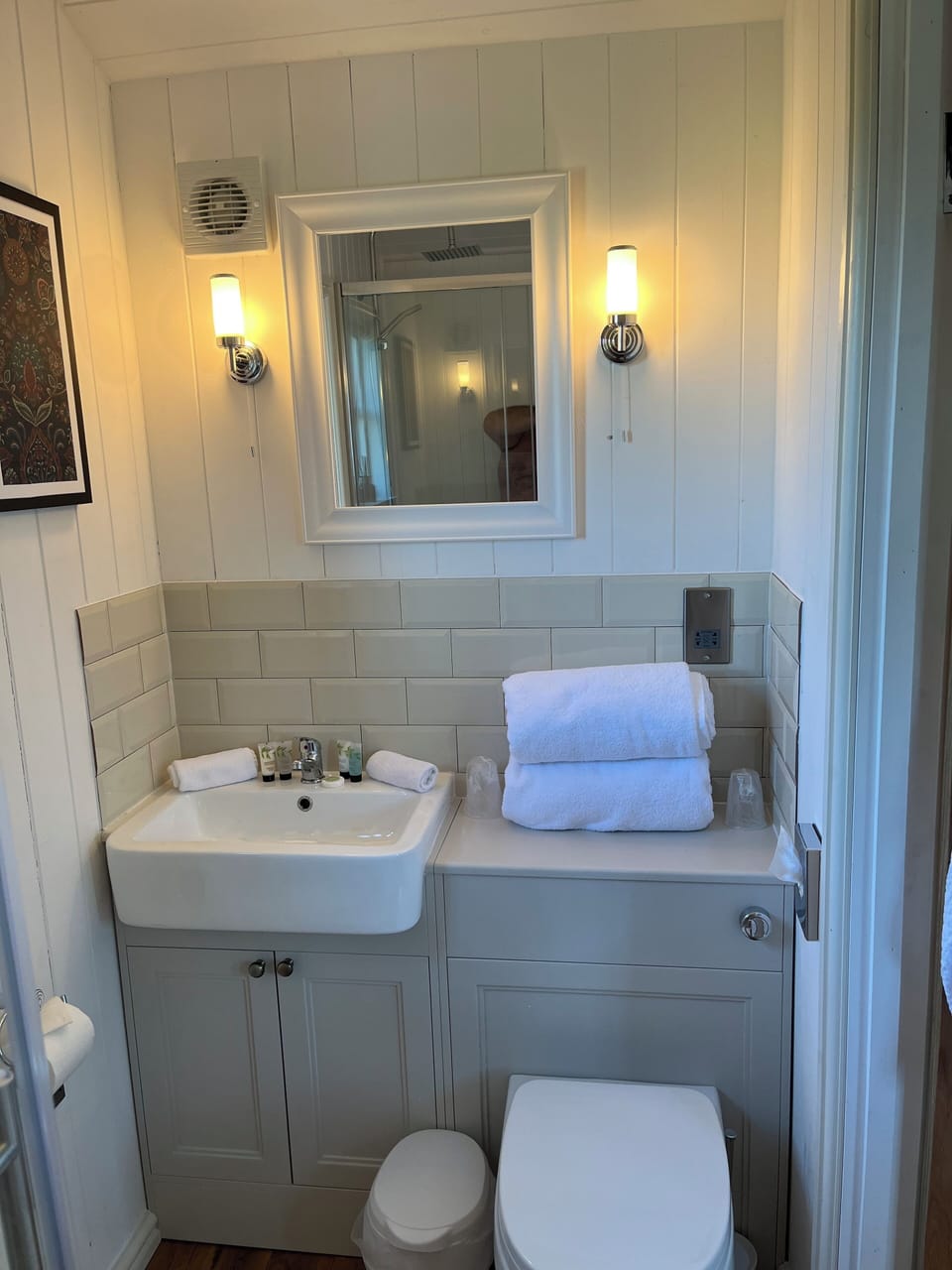 Cabin, Hill View | Bathroom | Free toiletries, hair dryer, bathrobes, towels