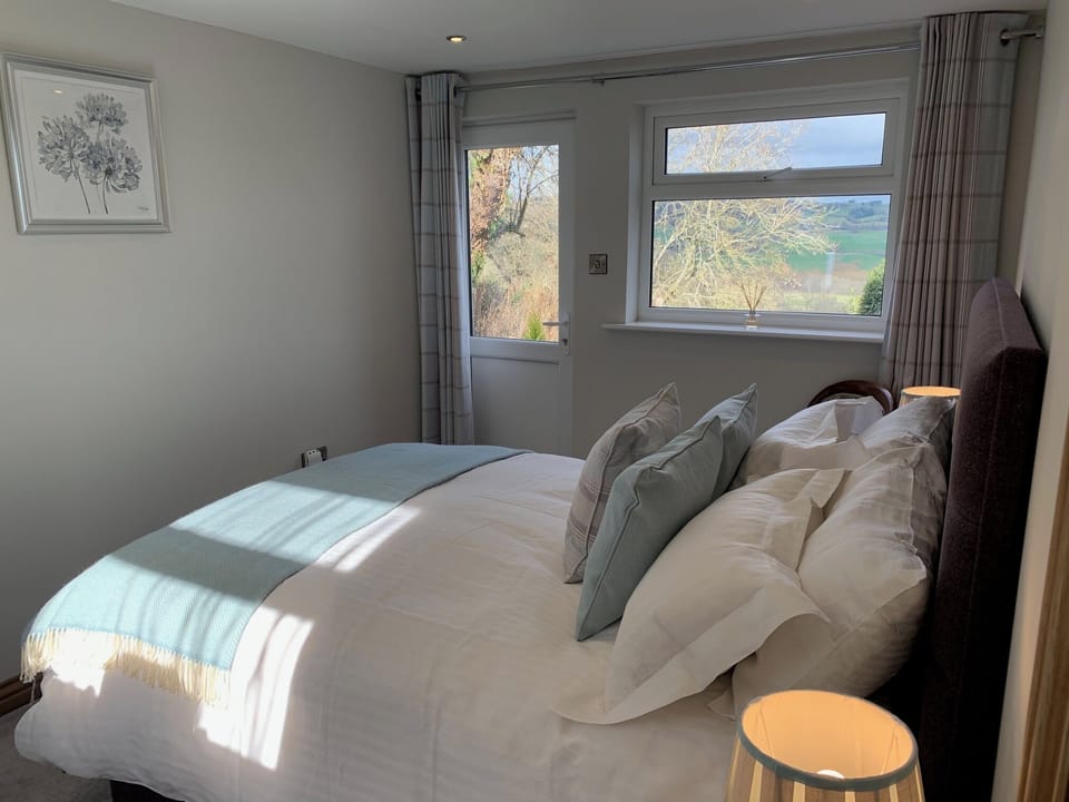 Traditional Cottage, 2 Bedrooms, Hill View | Iron/ironing board, free WiFi, bed sheets