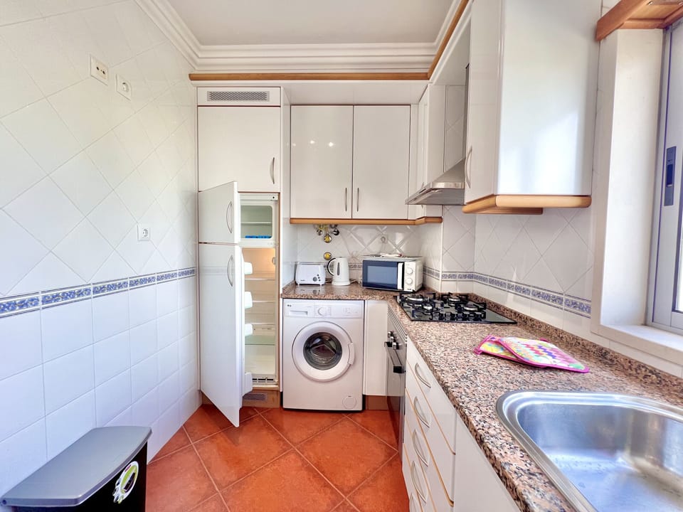 Microwave, dishwasher, coffee/tea maker, electric kettle