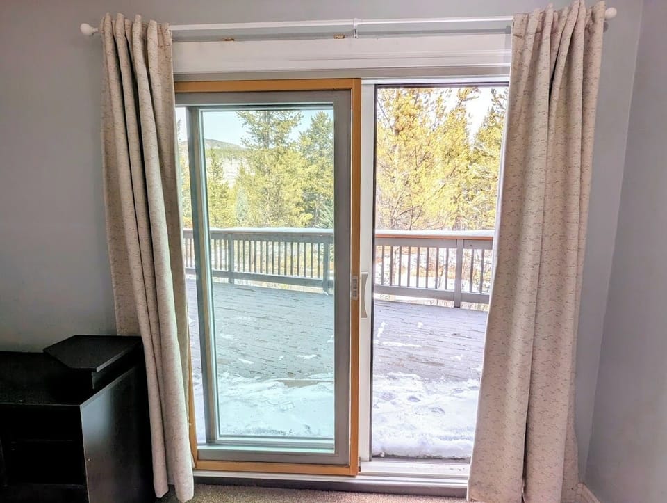 Shared balcony access