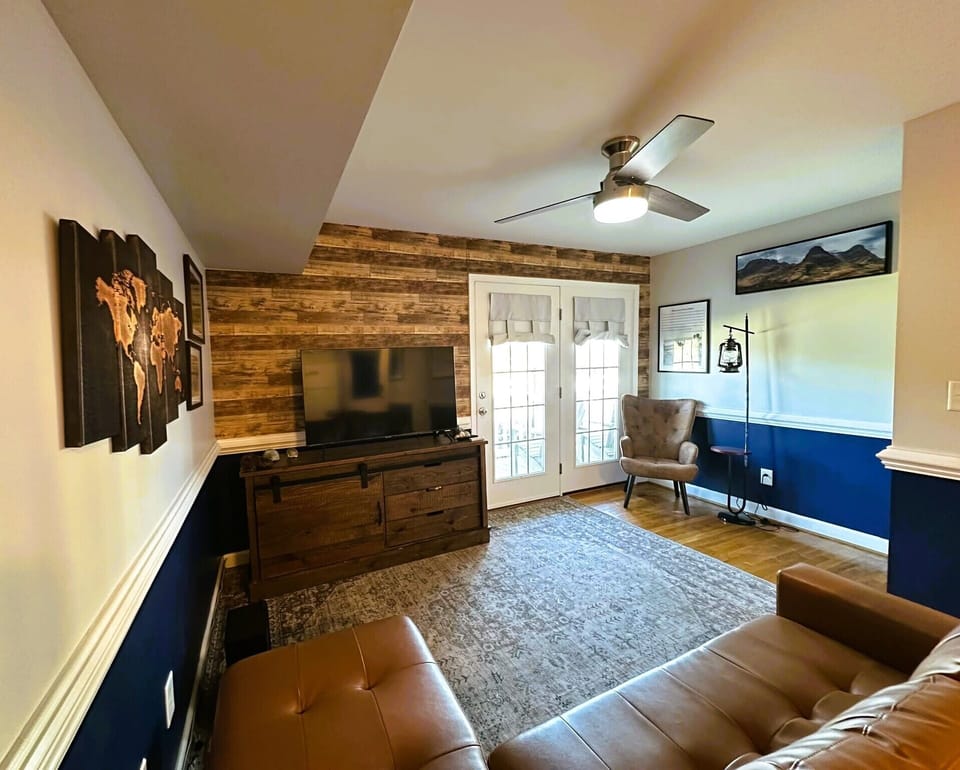 Living Area (alternate view)
