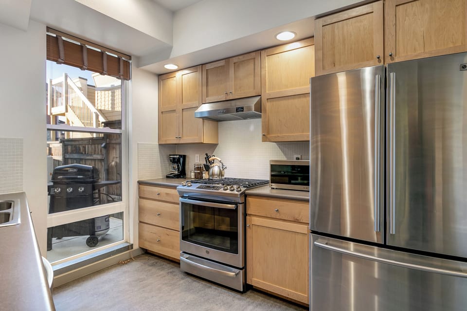 Unit B | Fully-equipped Kitchen with Grilling Patio