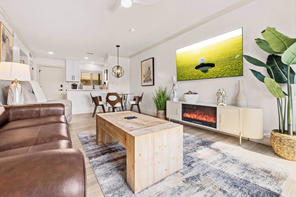 321 Living Room (2)