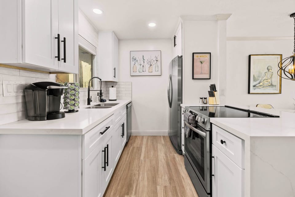 Modern, fully stocked kitchen for everything from breakfast to dinner.