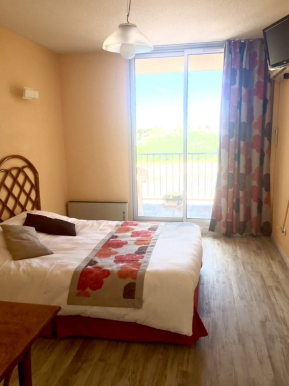 Room with port view, with terrace, air-conditioned | Desk, free WiFi, bed sheets