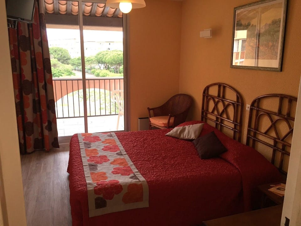 Standard room on the Aqualand side with terrace, not air-conditioned | Desk, free WiFi, bed sheets