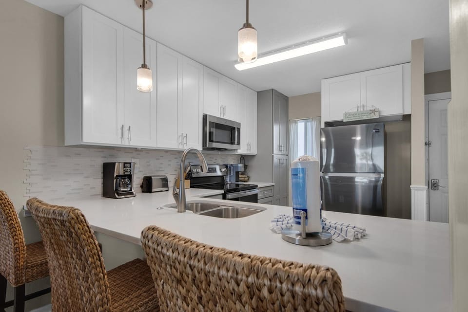 Condo, Multiple Beds (Destin on the Gulf 303) | Private kitchen | Oven, toaster