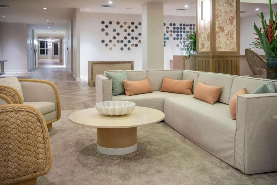Hawks Cay Resort - Lobby Area