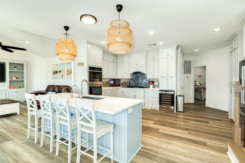 Breakfast bar seating for 4 more