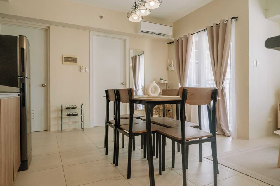 Condo, 1 Bedroom, Balcony, Garden View | Dining room