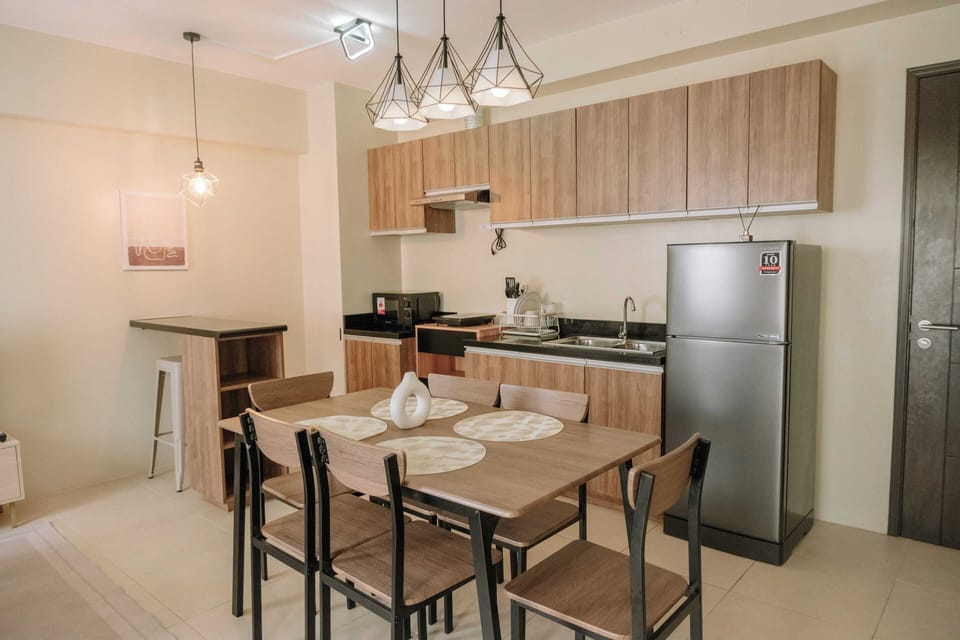 Condo, 1 Bedroom, Balcony, Garden View | Dining room