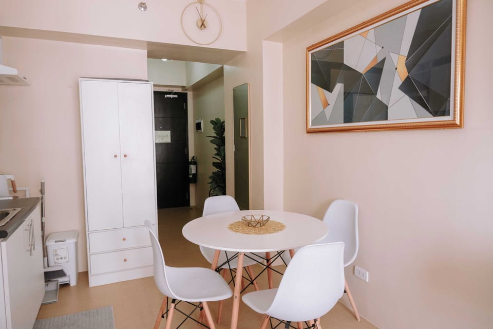 Condo, 1 Bedroom | Dining room