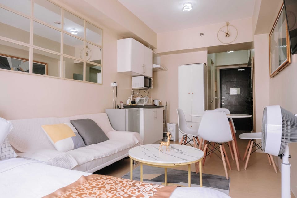 Condo, 1 Bedroom | Living room