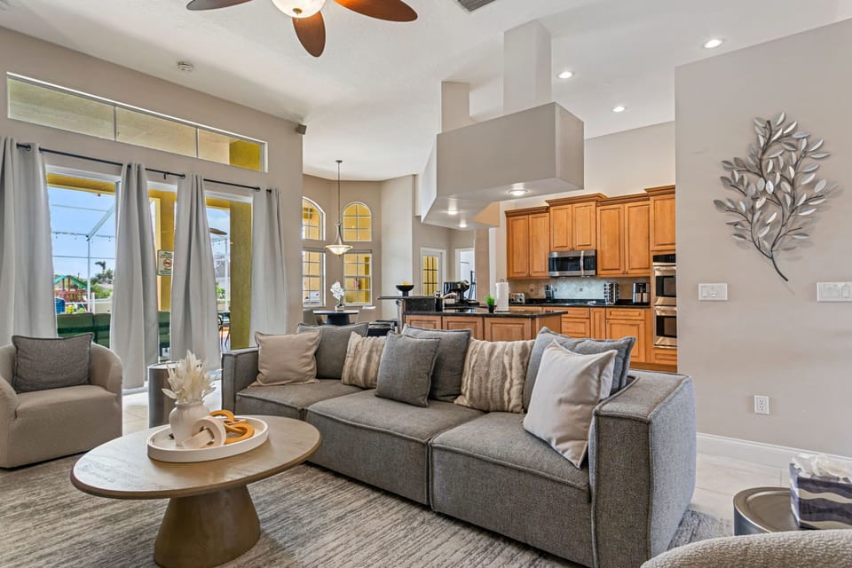 House (6 Bedrooms) | Interior