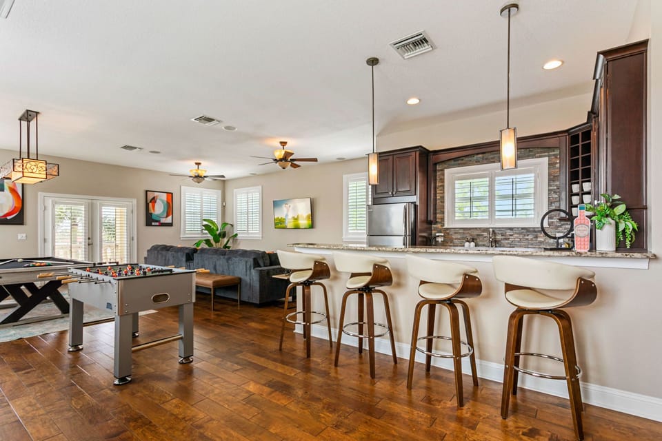 House (6 Bedrooms) | Interior