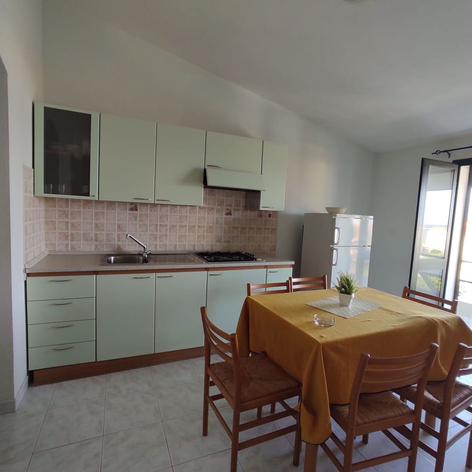 Autumn, Kitchen, Living Room, Spring, Summer