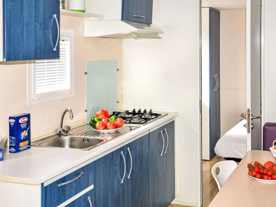 Watercraft, Boat, Apartment, Marina, Outdoor Furniture, Shade, Boats And Boating--Equipment And Supplies, Balcony, Resort, Dock