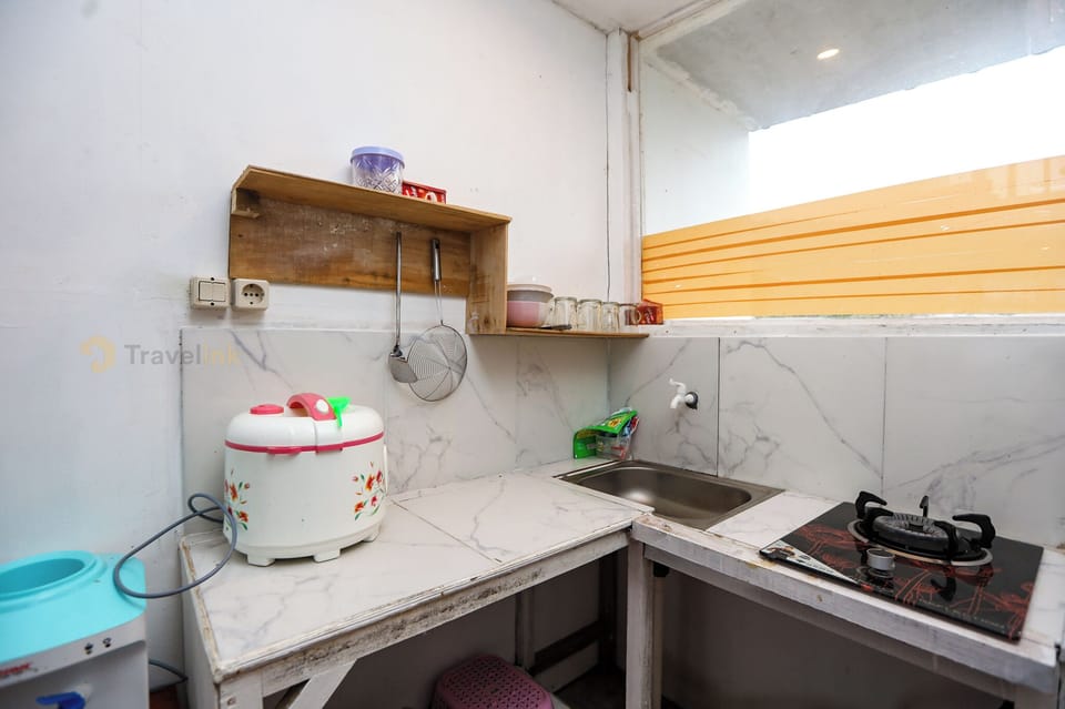 Superior Twin Room | Private kitchen | Stovetop, dishwasher, electric kettle, cookware/dishes/utensils