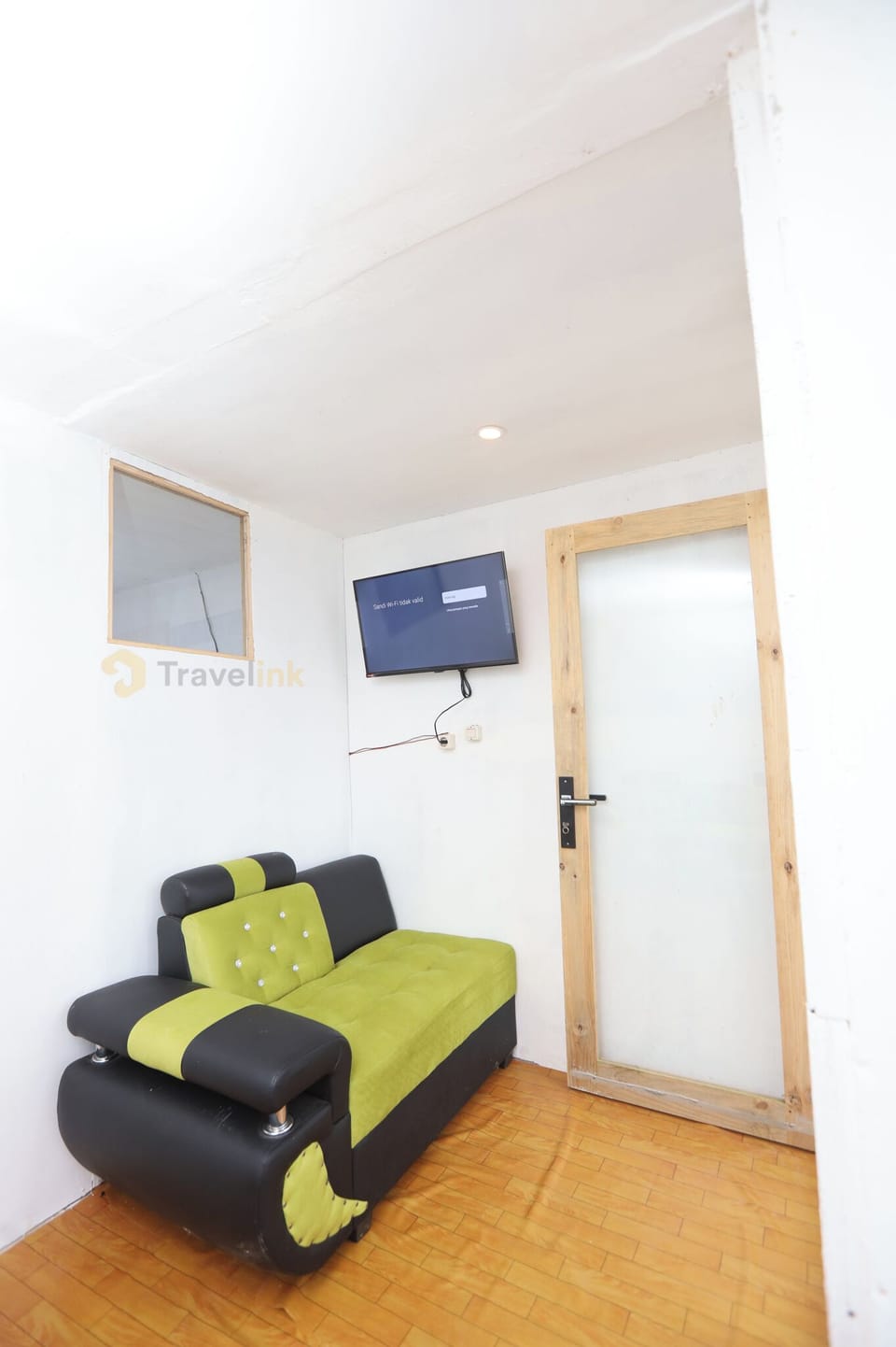 Superior Twin Room | Living area | Flat-screen TV