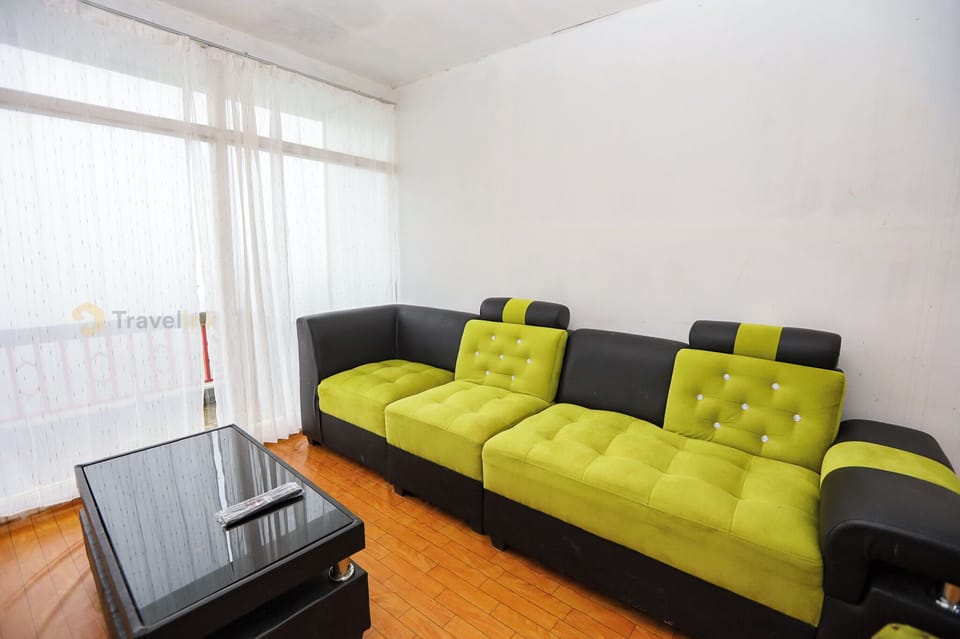 Superior Twin Room | Living area | Flat-screen TV