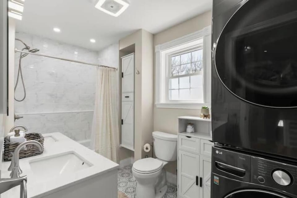 Master Bathroom with bathtub and washer/dryer