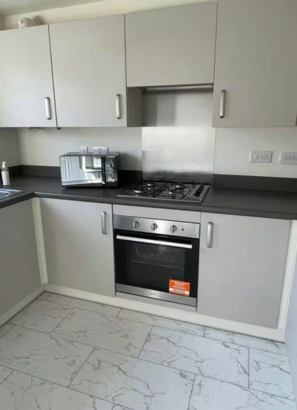 House | Private kitchen | Fridge, microwave, oven, stovetop