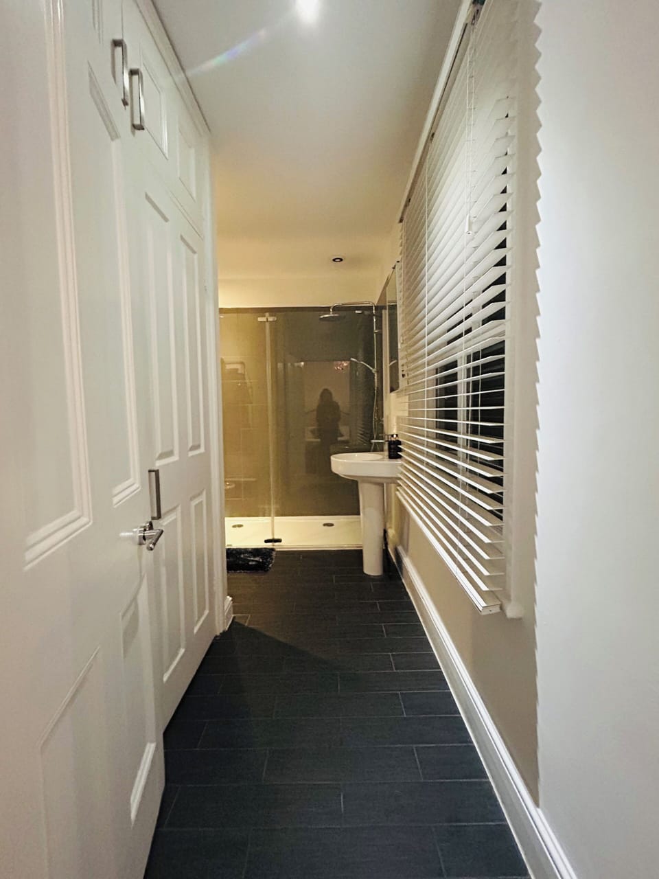 Deluxe Double Room, Garden View | Bathroom | Hair dryer, towels, soap, shampoo
