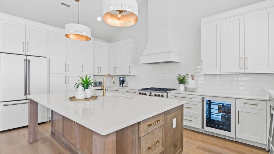 Fully Stocked Kitchen