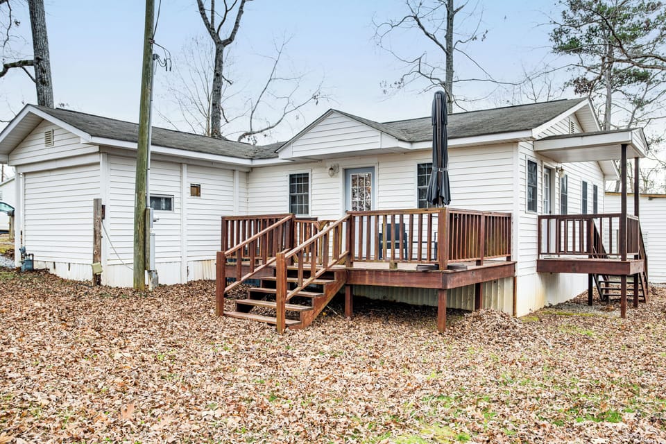 Exterior | Deck | Yard Space