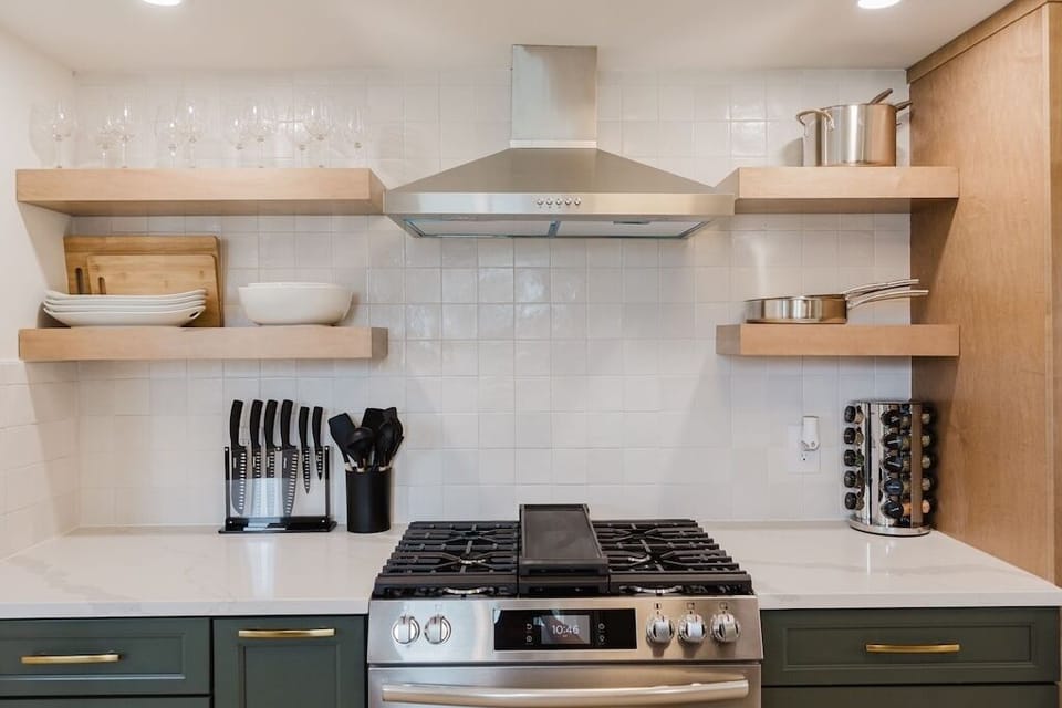 Your high end kitchen will allows you to host a fantastic family meal!