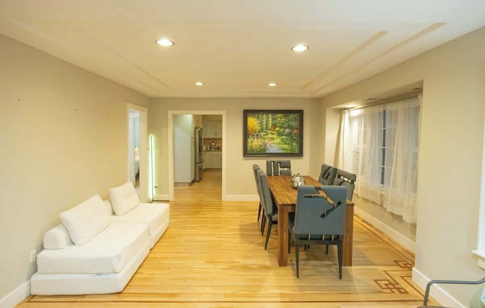 The juxtaposed dining area behind the living room.