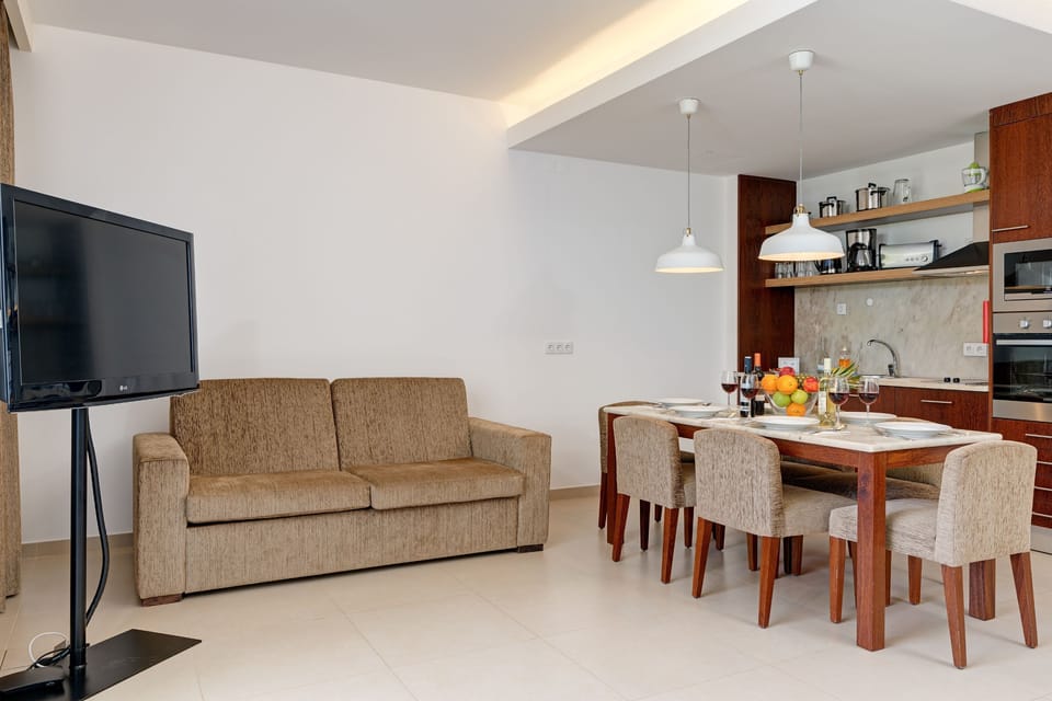 Open%2Dplan kitchen and dining area