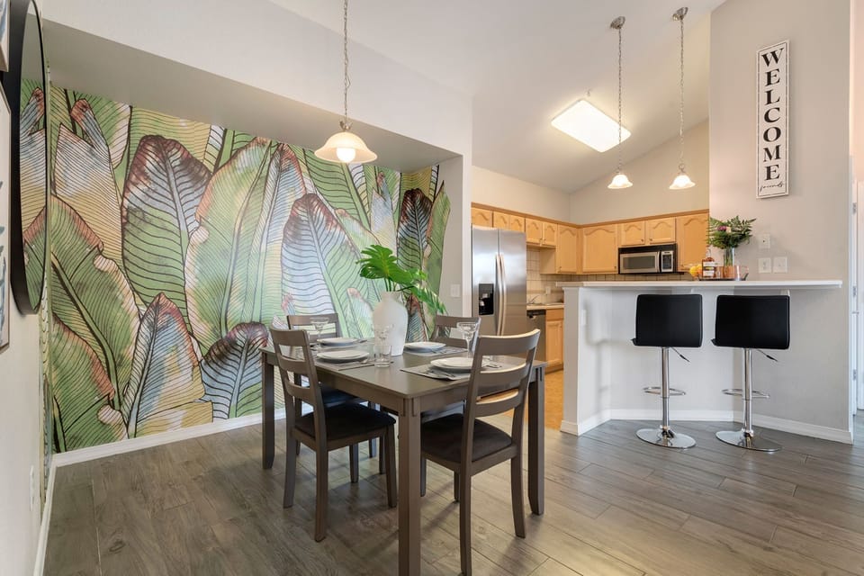 Apartment, Multiple Beds, Balcony, Garden View (2133 Krisron Road (D-302)) | Dining