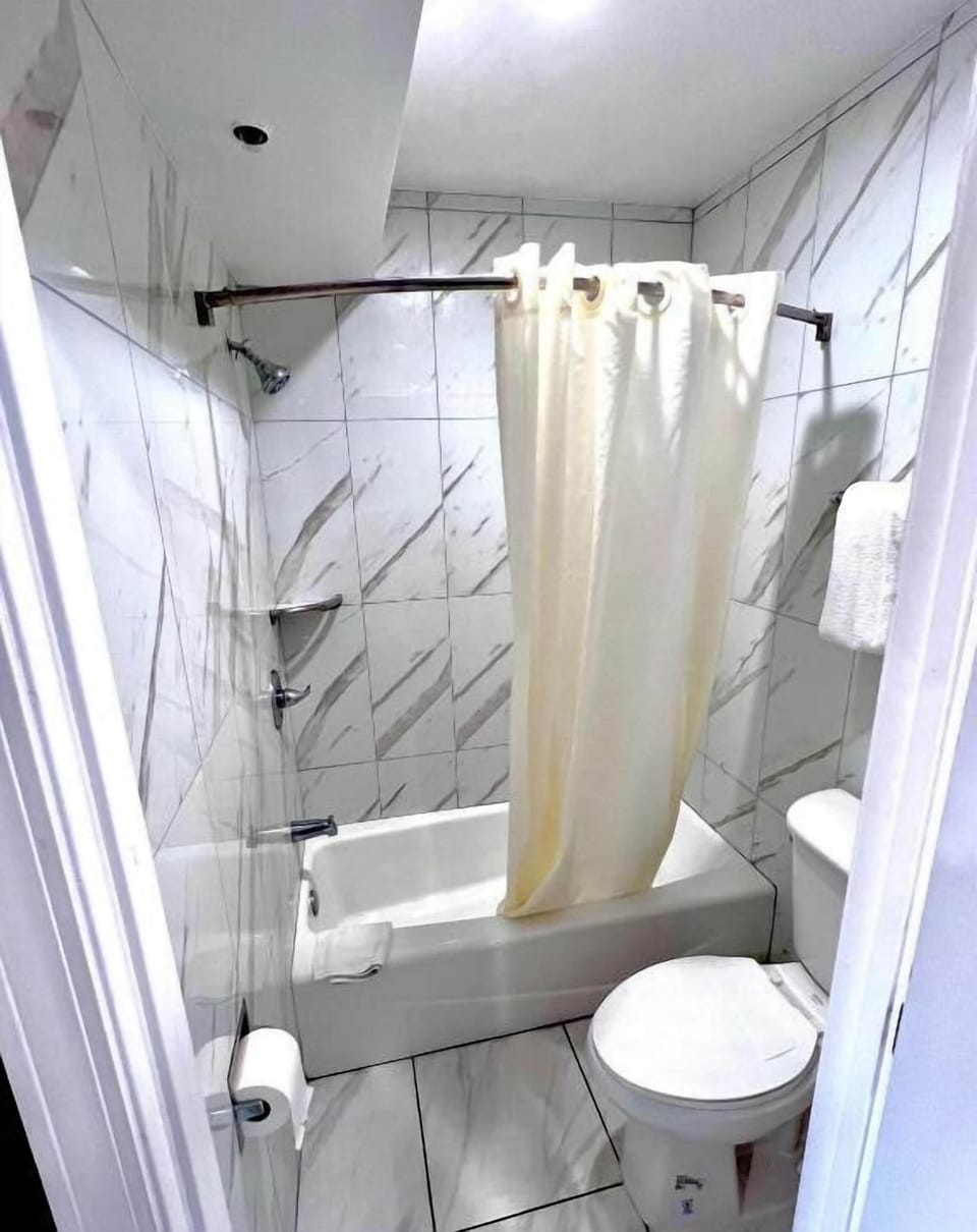 Combined shower/tub, towels, soap, shampoo