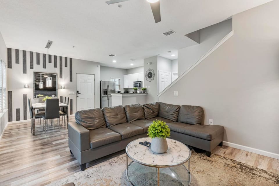 House | 4 bedrooms, desk