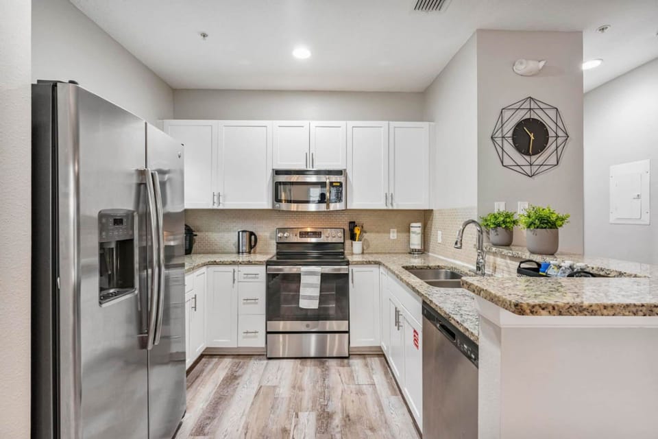House | 4 bedrooms, desk