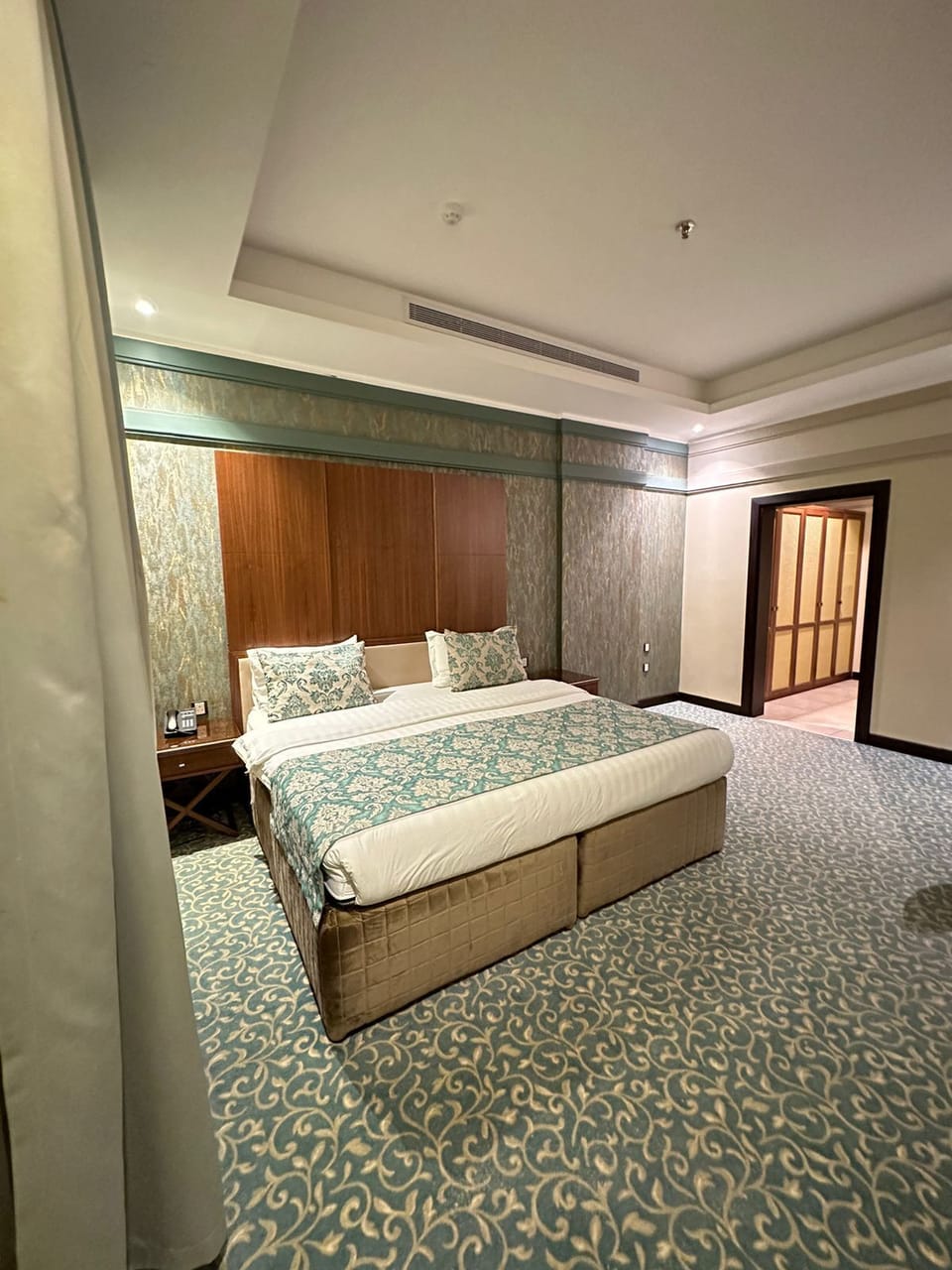 Free WiFi, bed sheets