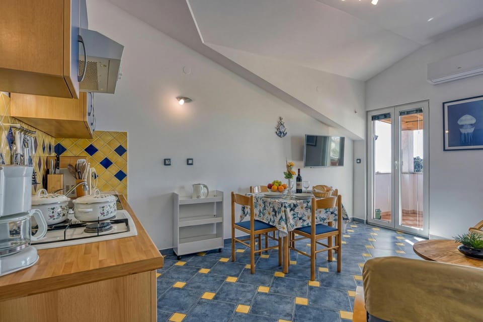 Kitchen and dining area