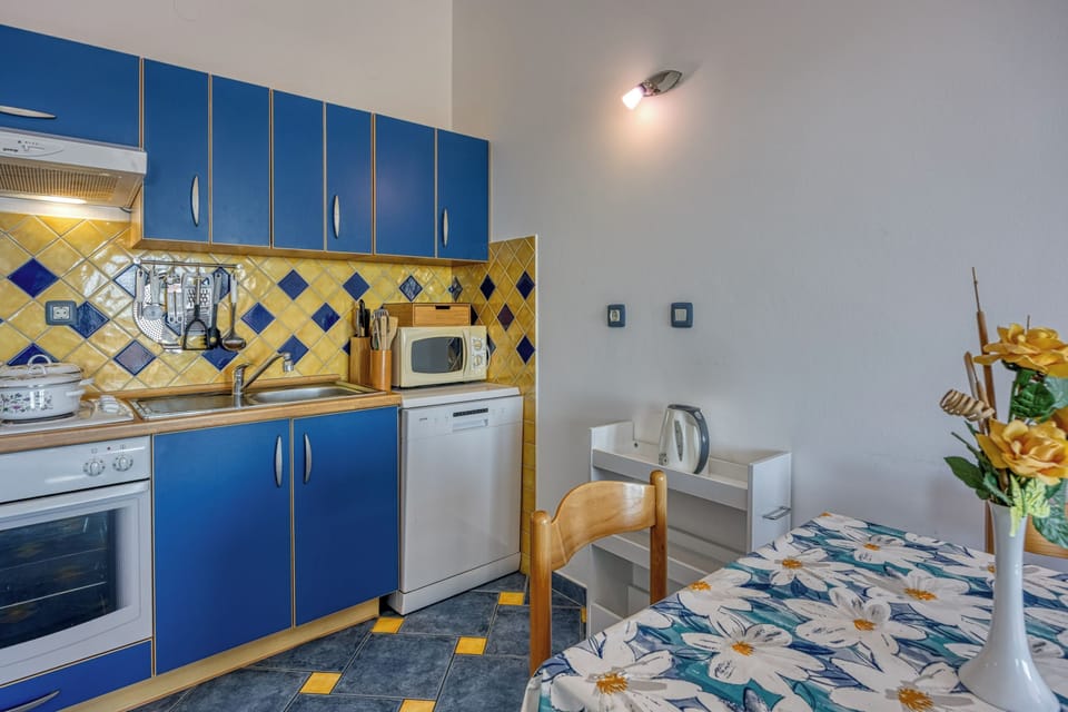 Kitchen and dining area