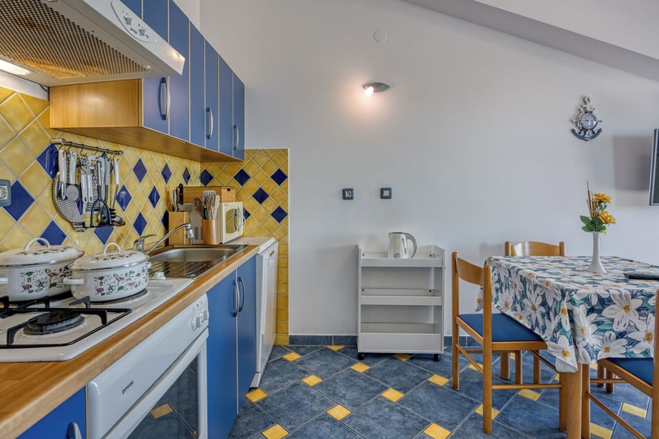 Kitchen and dining area