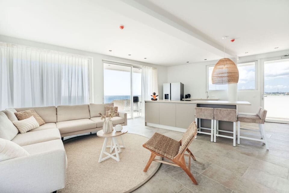 This bright and airy space is all about comfort and style! With that cozy sectional and a view that steals the show, it’s the perfect spot to relax or entertain. Just imagine the good times here!