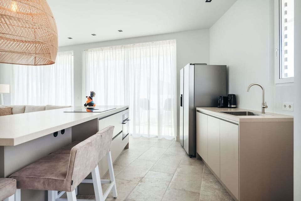 Welcome to your dream kitchen! With sleek lines and a modern vibe, it’s perfect for whipping up breakfast or gathering with friends. Plus, those natural light-filled windows make it feel so inviting!