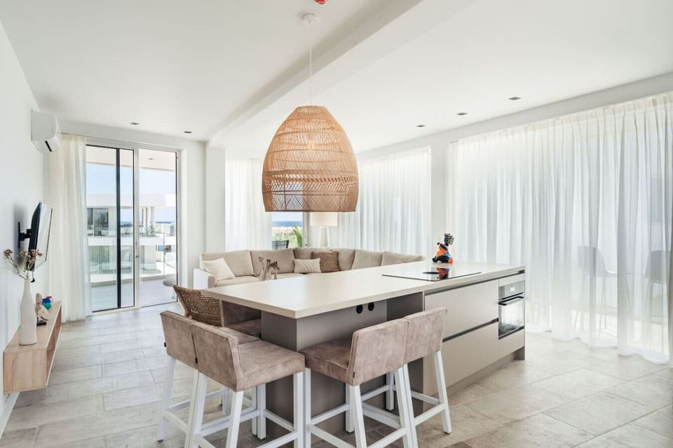 This stylish kitchen is perfect for gatherings! With cozy seating and plenty of natural light, it’s an inviting space for meals and memories.