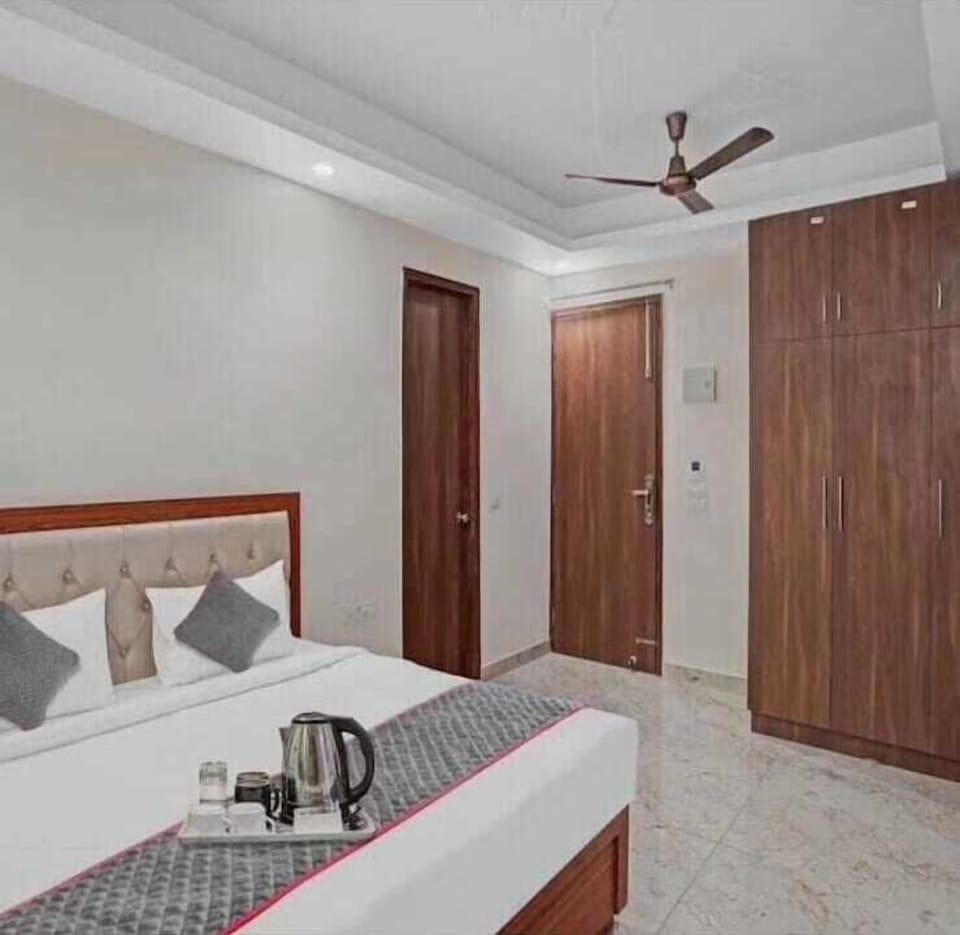 Deluxe Double or Twin Room, Balcony, City View | Living area | 56-inch Smart TV with digital channels