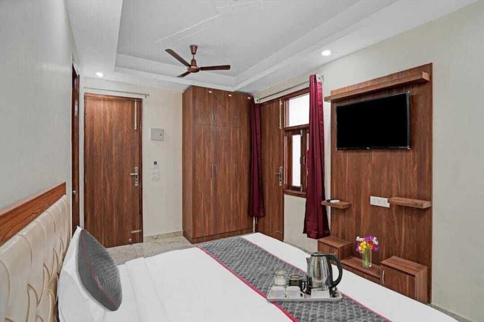 Deluxe Double or Twin Room, Balcony, City View | Premium bedding, memory foam beds, laptop workspace, soundproofing