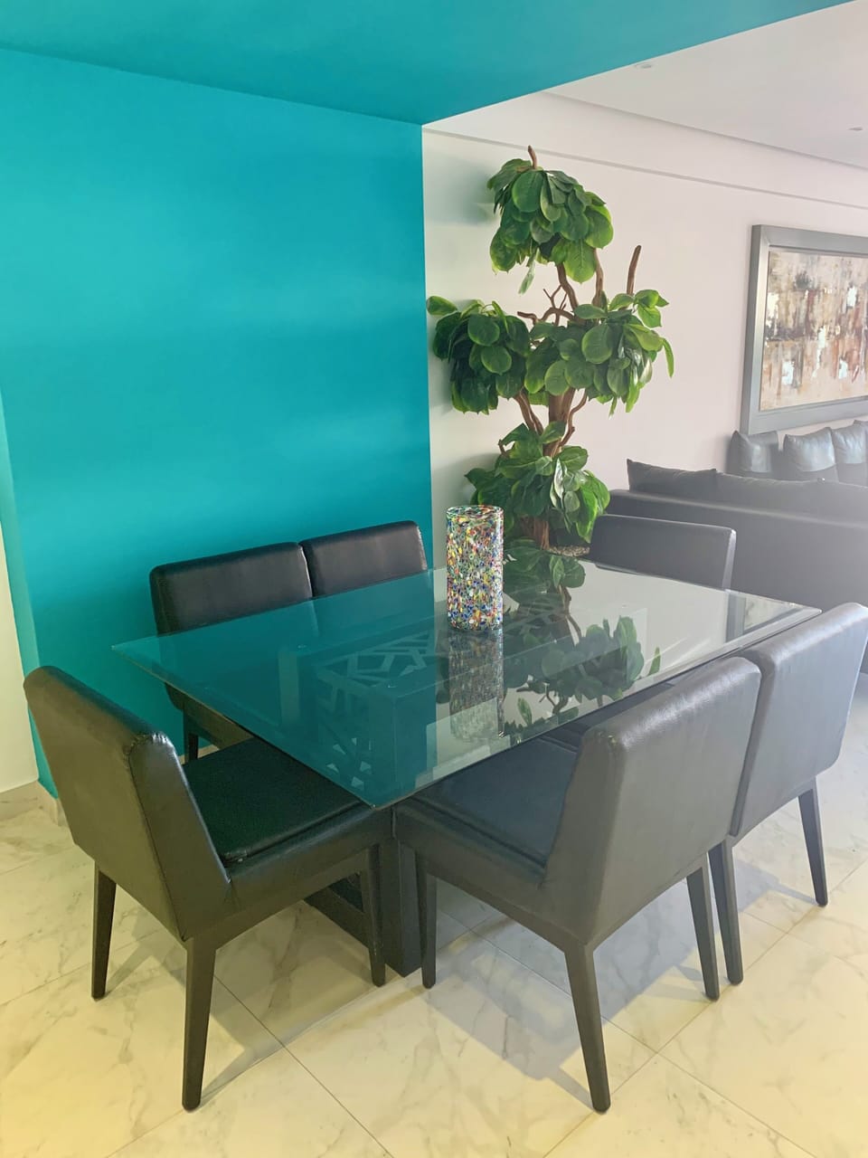 Indoor dining room for 6.