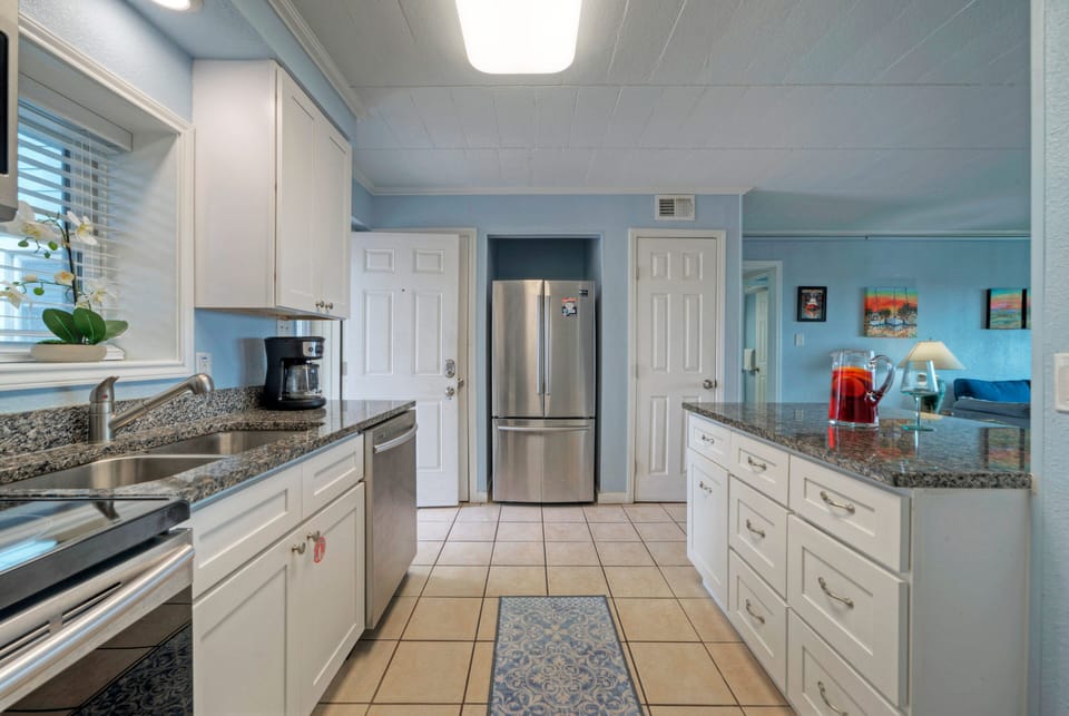 Fully equipped kitchen.