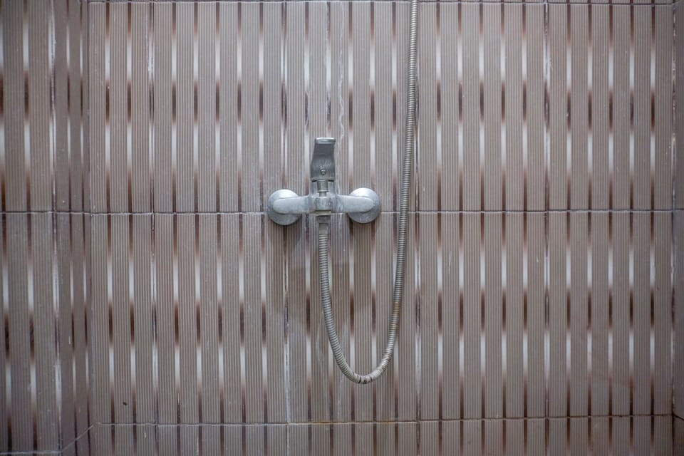 Standard Double Room | Bathroom | Shower, towels, soap, shampoo